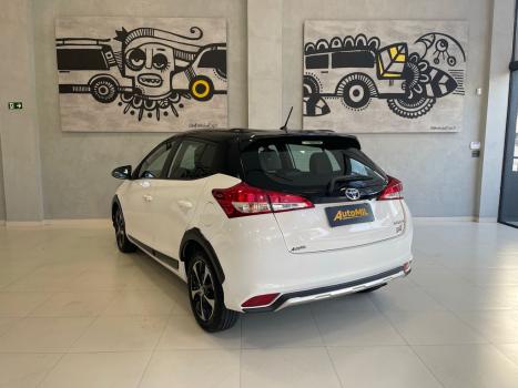 TOYOTA Yaris Hatch 1.5 16V 4P FLEX X WAY MULTIDRIVE AUTOMTICO CVT, Foto 2