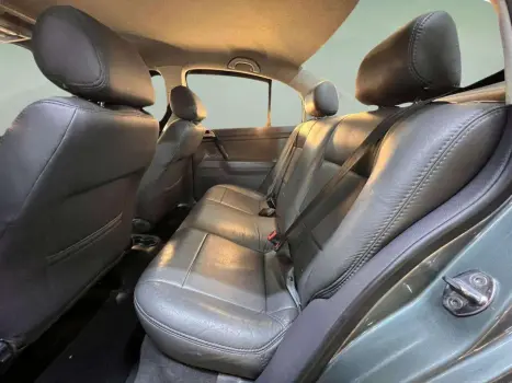 VOLKSWAGEN Polo Sedan 1.6 4P, Foto 14
