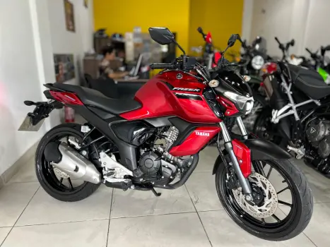 YAMAHA FZ 15 ABS, Foto 1