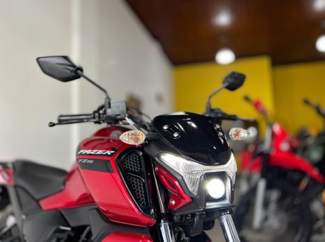 YAMAHA FZ 15 Fazer ABS, Foto 2