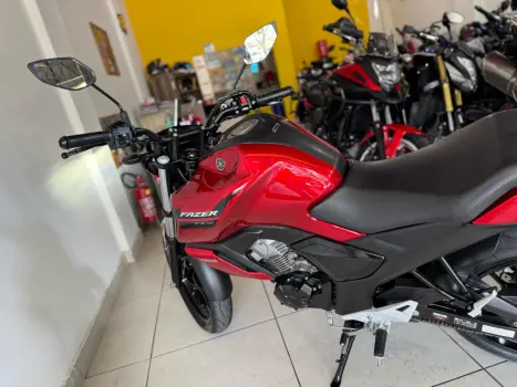 YAMAHA FZ 15 Fazer ABS, Foto 9