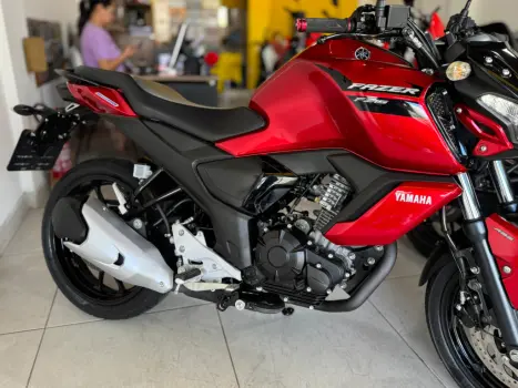 YAMAHA FZ 15 Fazer ABS, Foto 5