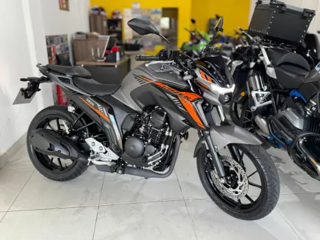 YAMAHA FZ 25 250 Fazer Flex , Foto 1