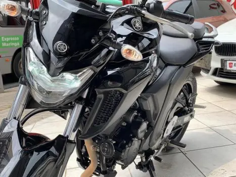 YAMAHA FZ6 Fazer 600 S, Foto 2