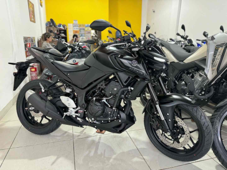 YAMAHA MT-03 300 ABS, Foto 1