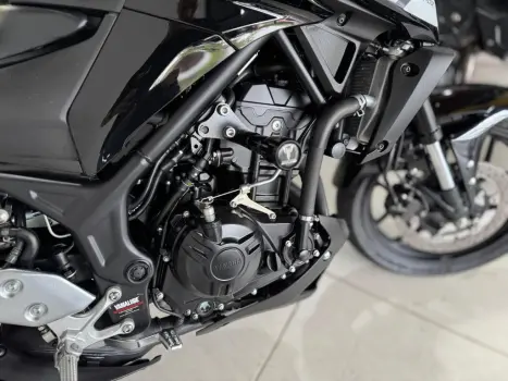 YAMAHA MT-03 300 ABS, Foto 3