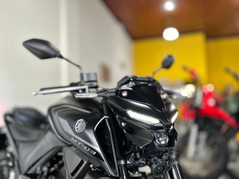 YAMAHA MT-03 300 ABS, Foto 2