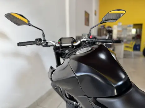 YAMAHA MT-03 300 ABS, Foto 12
