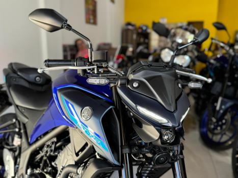 YAMAHA MT-03 300 ABS, Foto 2
