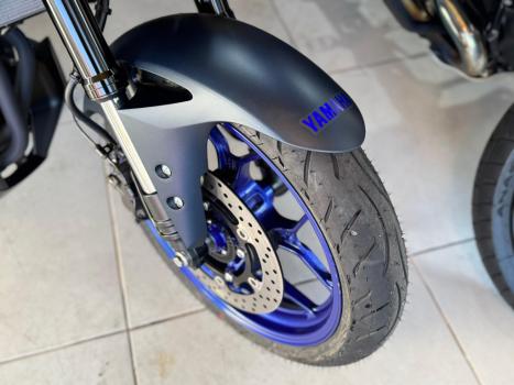 YAMAHA MT-03 300 ABS, Foto 3