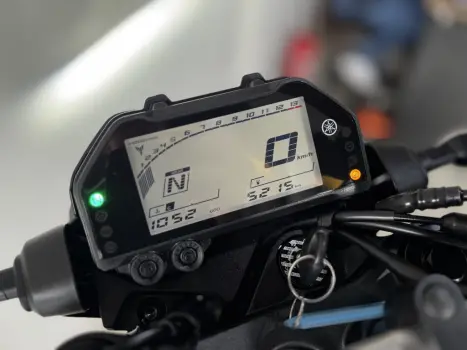 YAMAHA MT-03 300 ABS, Foto 10