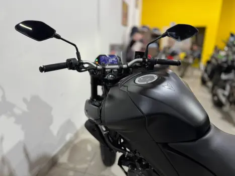 YAMAHA MT-03 300 ABS, Foto 10