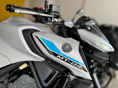 YAMAHA MT-03 300 ABS, Foto 3