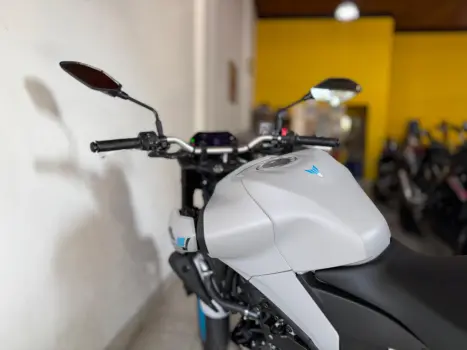 YAMAHA MT-03 300 ABS, Foto 11