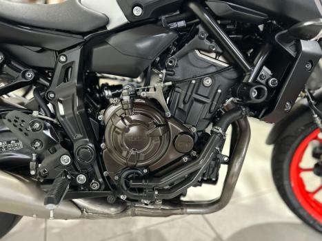 YAMAHA MT-07 700 ABS, Foto 3