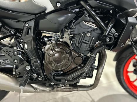 YAMAHA MT-07 700 ABS, Foto 4