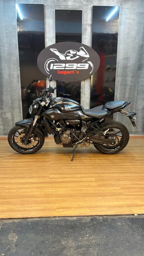 YAMAHA MT-07 700 ABS, Foto 2