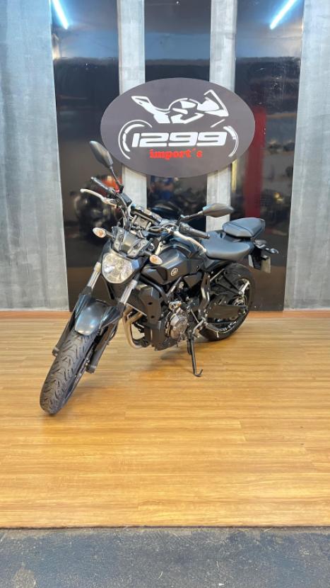 YAMAHA MT-07 700 ABS, Foto 3