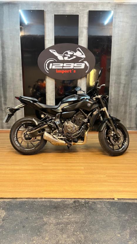 YAMAHA MT-07 700 ABS, Foto 4