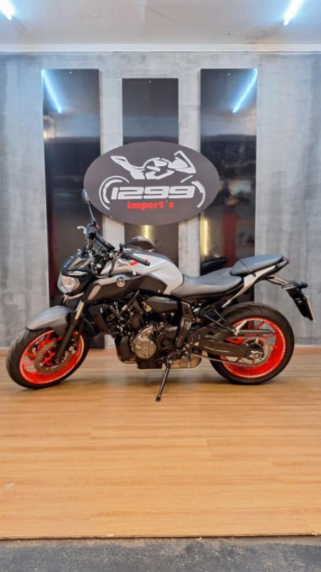 YAMAHA MT-07 700 ABS, Foto 3