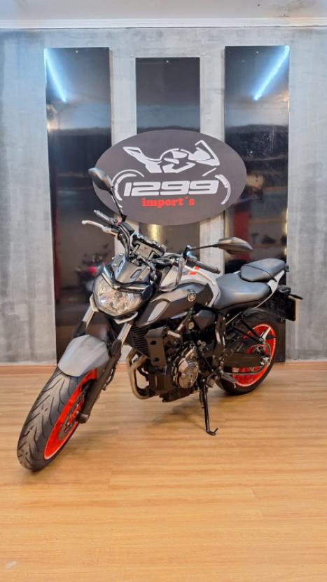 YAMAHA MT-07 700 ABS, Foto 4