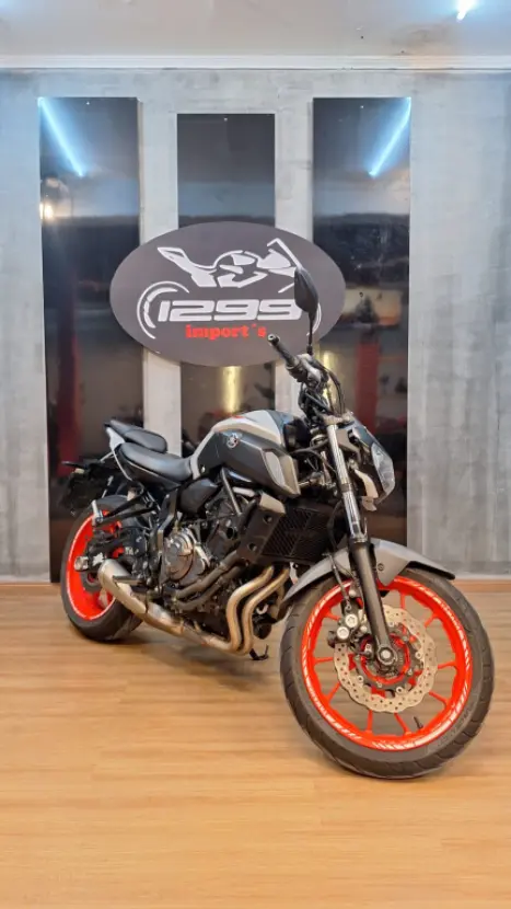 YAMAHA MT-07 700 ABS, Foto 5