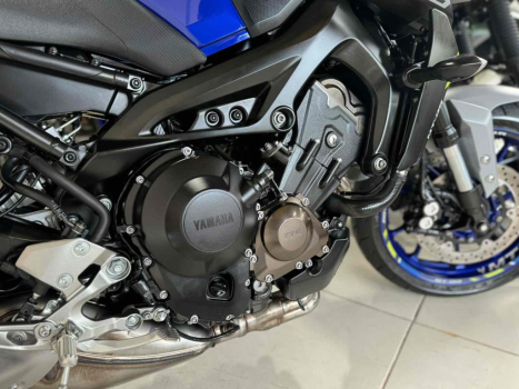 YAMAHA MT-09 850 ABS, Foto 4