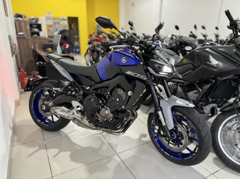 YAMAHA MT-09 850 ABS, Foto 1