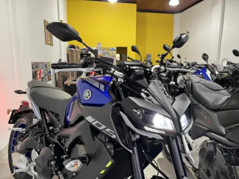 YAMAHA MT-09 850 ABS, Foto 2