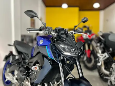 YAMAHA MT-09 850 ABS, Foto 2