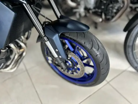 YAMAHA MT-09 850 ABS, Foto 4