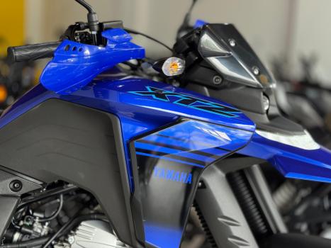 YAMAHA XTZ 250 LANDER, Foto 2
