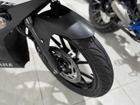 YAMAHA YZF R15 150 ABS, Foto 3