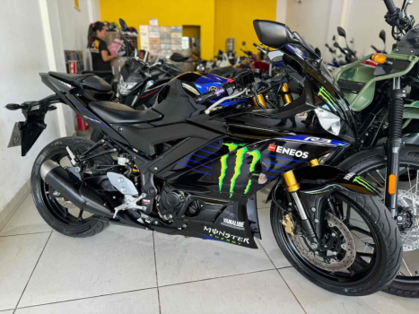 YAMAHA YZF R3 320 ABS, Foto 1