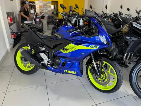 YAMAHA YZF R3 320 ABS, Foto 1