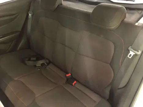 CHEVROLET Onix Hatch 1.4 4P FLEX LTZ AUTOMÁTICO, Foto 17 CHEVROLET Onix Hatch 1.4 4P FLEX LTZ AUTOMÁTICO, Foto 17