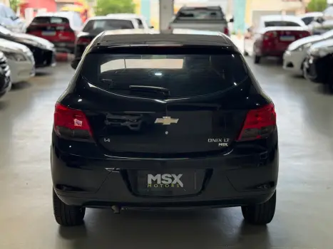 CHEVROLET Onix Hatch 1.4 4P FLEX LT, Foto 12