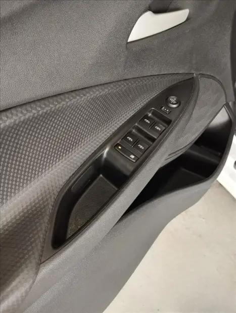 CHEVROLET Onix Hatch 1.0 4P FLEX LTZ TURBO AUTOM�TICO, Foto 8