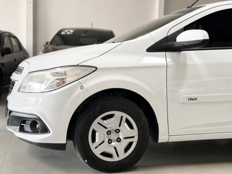 CHEVROLET Onix Hatch 1.0 4P FLEX LT, Foto 4