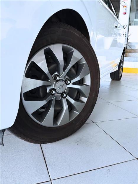 CHEVROLET Onix Sedan 1.0 4P FLEX JOY BLACK PLUS, Foto 4