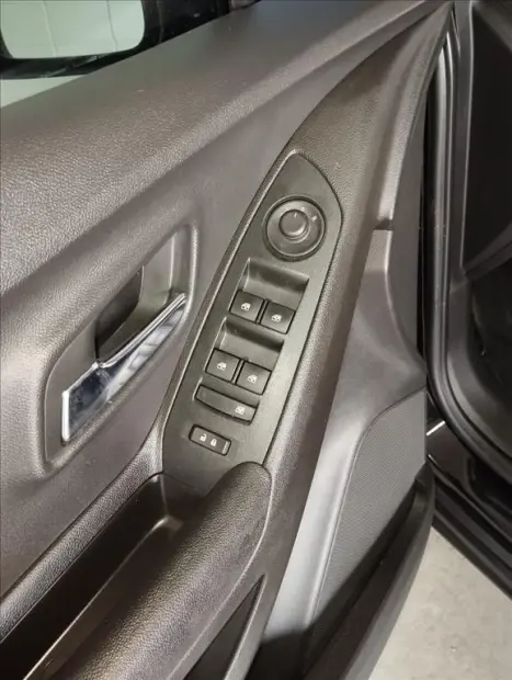 CHEVROLET Tracker 1.4 16V 4P FLEX LT TURBO AUTOMÁTICO, Foto 9 CHEVROLET Tracker 1.4 16V 4P FLEX LT TURBO AUTOMÁTICO, Foto 9