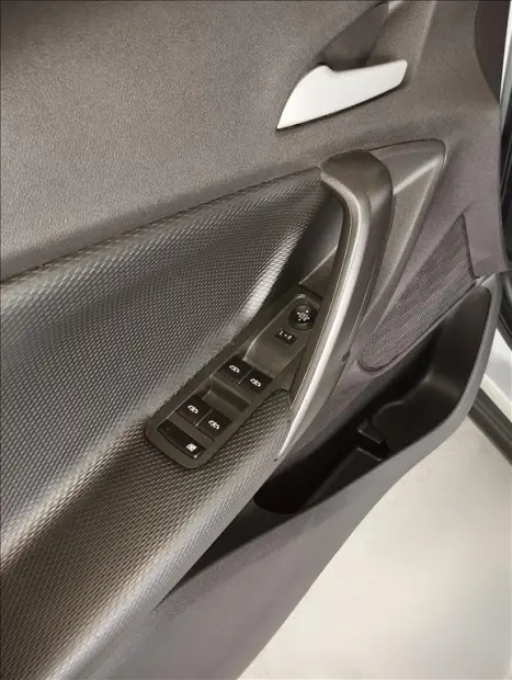 CHEVROLET Tracker 1.0 12V 4P FLEX TURBO AUTOM�TICO, Foto 9