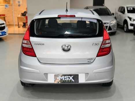 HYUNDAI I30 2.0 16V 4P AUTOM�TICO, Foto 3