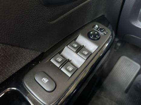 RENAULT Captur 1.3 16V 4P FLEX TCE INTENSE TURBO X-TRONIC AUTOM�TICO CVT, Foto 17