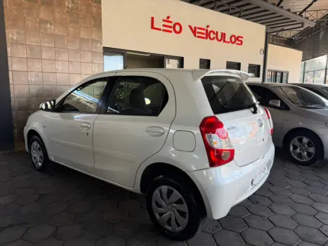 TOYOTA Etios Hatch 1.5 16V 4P FLEX XS AUTOM�TICO, Foto 6