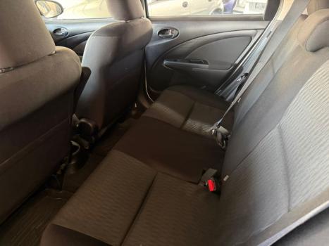 TOYOTA Etios Hatch 1.5 16V 4P FLEX XS AUTOM�TICO, Foto 18