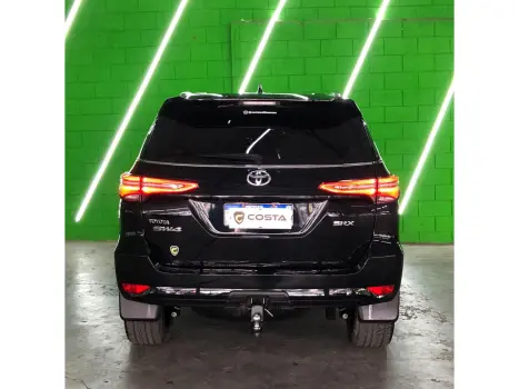 TOYOTA Hilux SW4 2.8 4P SRX 4X4 TURBO DIESEL AUTOM�TICO, Foto 4