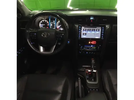 TOYOTA Hilux SW4 2.8 4P SRX 4X4 TURBO DIESEL AUTOM�TICO, Foto 7