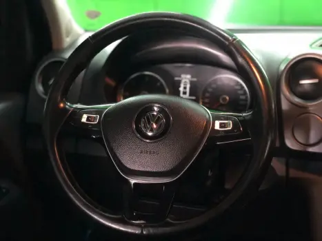 VOLKSWAGEN Amarok 2.0 16V 4X4 CABINE DUPLA HIGHLINE TURBO INTERCOOLER AUTOMÁTICO, Foto 8 VOLKSWAGEN Amarok 2.0 16V 4X4 CABINE DUPLA HIGHLINE TURBO INTERCOOLER AUTOMÁTICO, Foto 8