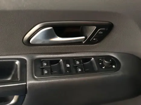 VOLKSWAGEN Amarok 2.0 16V 4X4 CABINE DUPLA HIGHLINE TURBO INTERCOOLER AUTOMÁTICO, Foto 14 VOLKSWAGEN Amarok 2.0 16V 4X4 CABINE DUPLA HIGHLINE TURBO INTERCOOLER AUTOMÁTICO, Foto 14